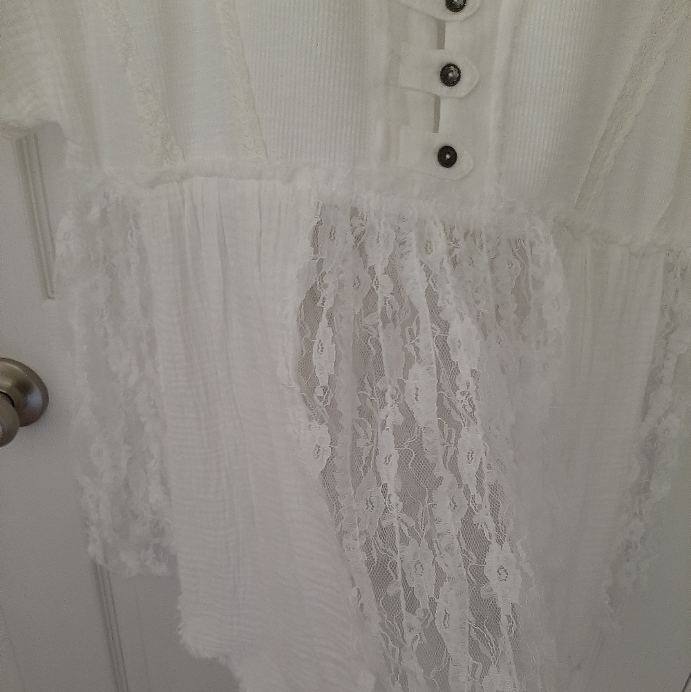 POL White Buttoned Lace Blouse - Picture 3 of 4